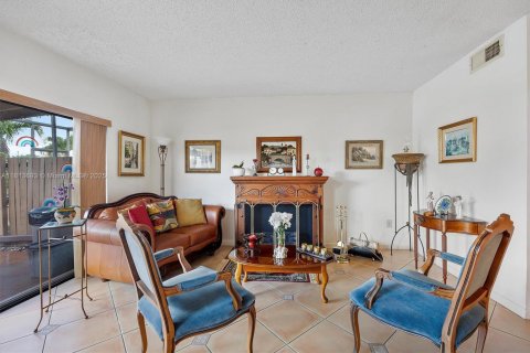Townhouse in Miami, Florida 2 bedrooms, 163.04 sq.m. № 1762431 - photo 9