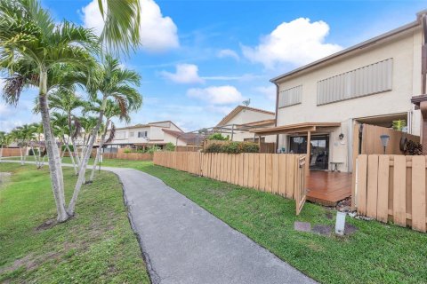 Townhouse in Miami, Florida 2 bedrooms, 163.04 sq.m. № 1762431 - photo 17