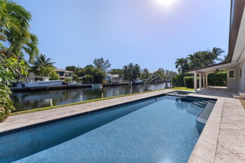 House in Coral Gables, Florida 4 bedrooms, 284.1 sq.m. № 1852227 - photo 1