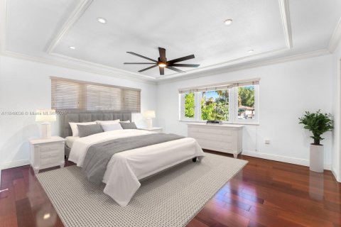 House in Coral Gables, Florida 4 bedrooms, 284.1 sq.m. № 1852227 - photo 11