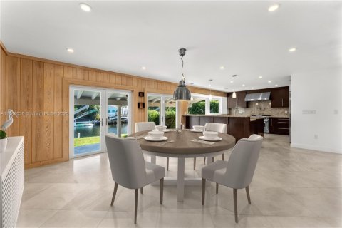 House in Coral Gables, Florida 4 bedrooms, 284.1 sq.m. № 1852227 - photo 6