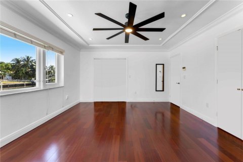 House in Coral Gables, Florida 4 bedrooms, 284.1 sq.m. № 1852227 - photo 13