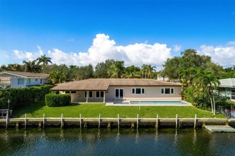 House in Coral Gables, Florida 4 bedrooms, 284.1 sq.m. № 1852227 - photo 2