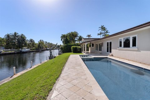 House in Coral Gables, Florida 4 bedrooms, 284.1 sq.m. № 1852227 - photo 22
