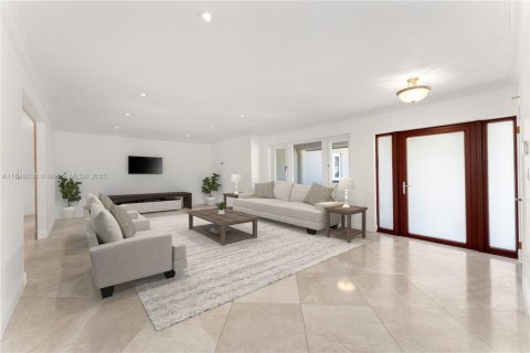 House in Coral Gables, Florida 4 bedrooms, 284.1 sq.m. № 1852227 - photo 4