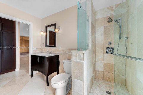 House in Coral Gables, Florida 4 bedrooms, 284.1 sq.m. № 1852227 - photo 19