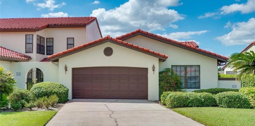 House in Haines City, Florida 3 bedrooms, 195.93 sq.m. № 2101928