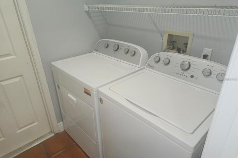 House in Haines City, Florida 3 bedrooms, 195.93 sq.m. № 2101928 - photo 5