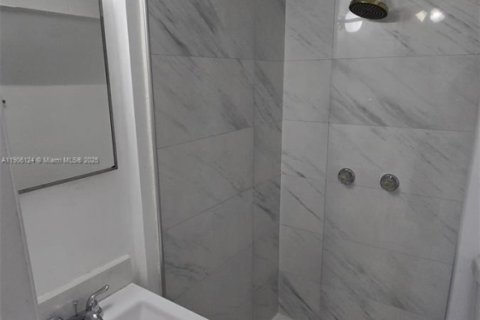 Commercial property in Miami, Florida 2 bedrooms, 190.64 sq.m. № 1956857 - photo 7