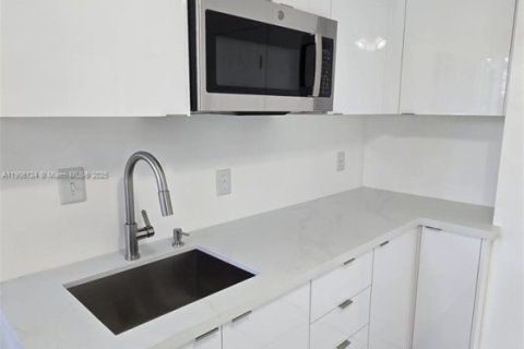 Commercial property in Miami, Florida 2 bedrooms, 190.64 sq.m. № 1956857 - photo 6