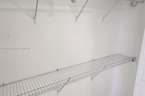 Commercial property in Miami, Florida 2 bedrooms, 190.64 sq.m. № 1956857 - photo 12