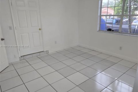 Commercial property in Miami, Florida 2 bedrooms, 190.64 sq.m. № 1956857 - photo 11