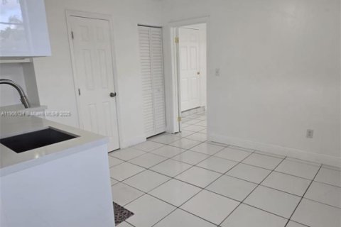 Commercial property in Miami, Florida 2 bedrooms, 190.64 sq.m. № 1956857 - photo 4