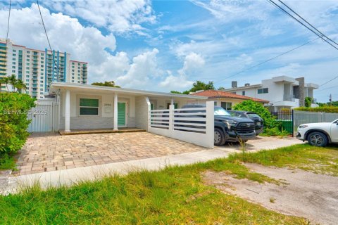 Villa ou maison à louer à Miami, Floride: 3 chambres, 238.57 m2 № 2168808 - photo 5