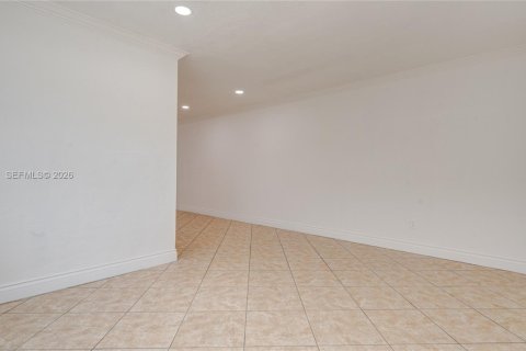 Villa ou maison à louer à Miami, Floride: 3 chambres, 238.57 m2 № 2168808 - photo 23