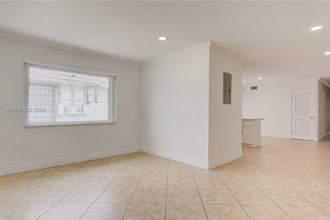 Villa ou maison à louer à Miami, Floride: 3 chambres, 238.57 m2 № 2168808 - photo 12