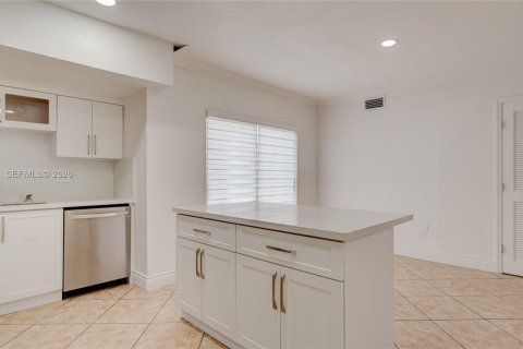 Villa ou maison à louer à Miami, Floride: 3 chambres, 238.57 m2 № 2168808 - photo 20