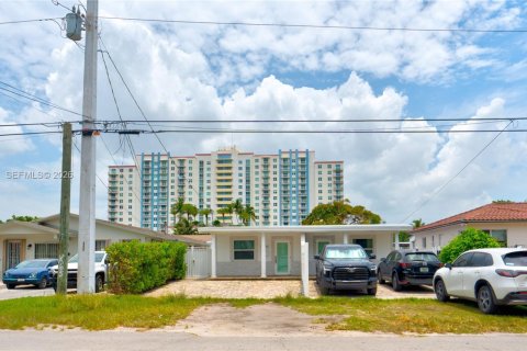 Villa ou maison à Miami, Floride 3 chambres, 238.57 m2 № 2168808