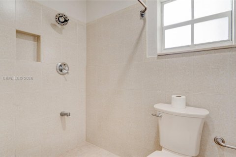 Villa ou maison à louer à Miami, Floride: 3 chambres, 238.57 m2 № 2168808 - photo 30