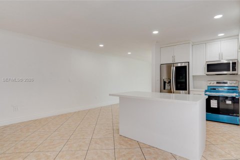 Villa ou maison à louer à Miami, Floride: 3 chambres, 238.57 m2 № 2168808 - photo 15