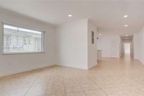 Villa ou maison à louer à Miami, Floride: 3 chambres, 238.57 m2 № 2168808 - photo 24