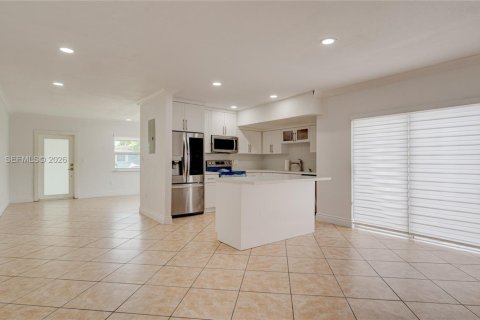 Villa ou maison à louer à Miami, Floride: 3 chambres, 238.57 m2 № 2168808 - photo 14