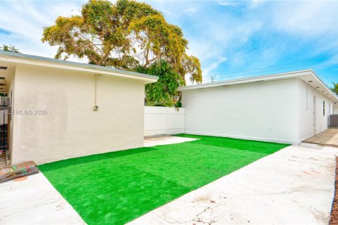 Villa ou maison à louer à Miami, Floride: 3 chambres, 238.57 m2 № 2168808 - photo 6