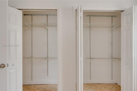 Villa ou maison à louer à Miami, Floride: 3 chambres, 238.57 m2 № 2168808 - photo 9