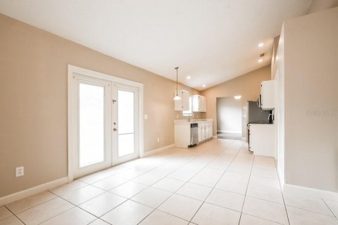Villa ou maison à louer à Sanford, Floride: 3 chambres, 131.92 m2 № 2100052 - photo 4