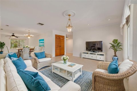 House in Palm Harbor, Florida 2 bedrooms, 163.51 sq.m. № 1662616 - photo 7