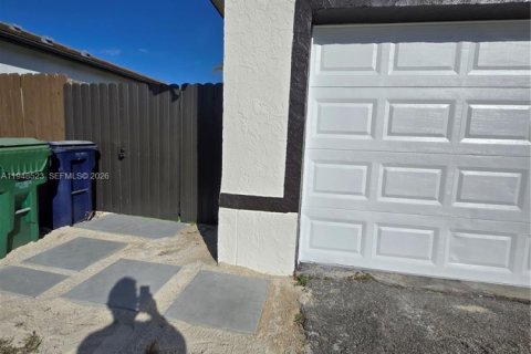 Villa ou maison à vendre à Homestead, Floride: 3 chambres, 115.48 m2 № 2004430 - photo 2