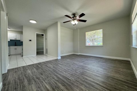 Immobilier commercial à vendre à Saint Petersburg, Floride: 3 chambres, 126.35 m2 № 2107096 - photo 3