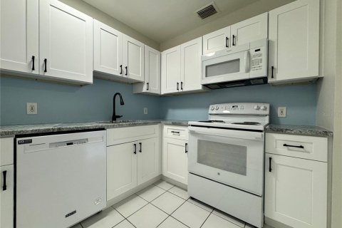 Immobilier commercial à vendre à Saint Petersburg, Floride: 3 chambres, 126.35 m2 № 2107096 - photo 2