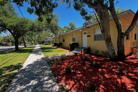 Commercial property in Saint Petersburg, Florida 3 bedrooms, 126.35 sq.m. № 2107096