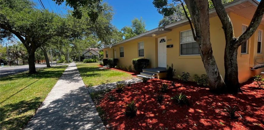 Immobilier commercial à Saint Petersburg, Floride 3 chambres, 126.35 m2 № 2107096