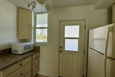 Condominio en venta en Aventura, Florida, 1 dormitorio, 71.35 m2 № 2030792 - foto 12