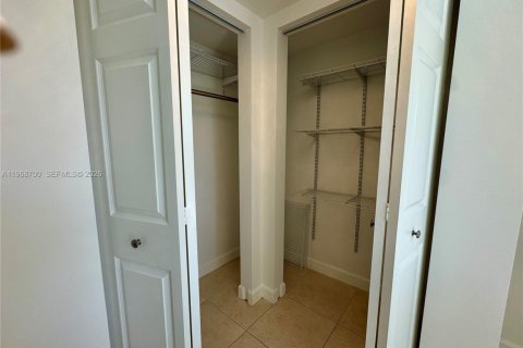 Condominio en venta en Aventura, Florida, 1 dormitorio, 71.35 m2 № 2030792 - foto 21