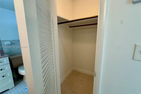 Condominio en venta en Aventura, Florida, 1 dormitorio, 71.35 m2 № 2030792 - foto 18