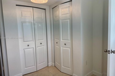 Condominio en venta en Aventura, Florida, 1 dormitorio, 71.35 m2 № 2030792 - foto 19