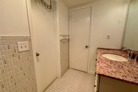Condominio en venta en Aventura, Florida, 1 dormitorio, 71.35 m2 № 2030792 - foto 28