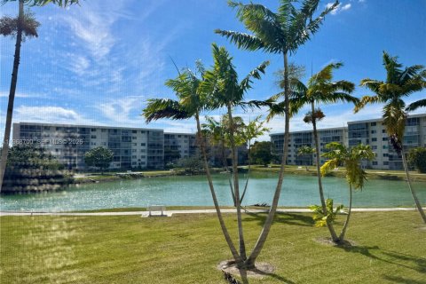 Condominio en venta en Aventura, Florida, 1 dormitorio, 71.35 m2 № 2030792 - foto 5