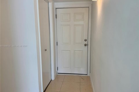 Condominio en venta en Aventura, Florida, 1 dormitorio, 71.35 m2 № 2030792 - foto 17