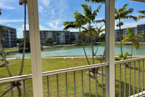 Condominio en venta en Aventura, Florida, 1 dormitorio, 71.35 m2 № 2030792 - foto 6