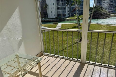 Condominio en venta en Aventura, Florida, 1 dormitorio, 71.35 m2 № 2030792 - foto 8