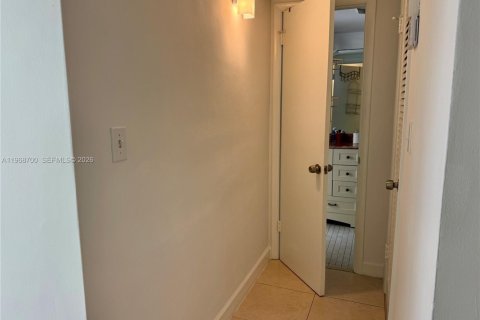 Condominio en venta en Aventura, Florida, 1 dormitorio, 71.35 m2 № 2030792 - foto 16
