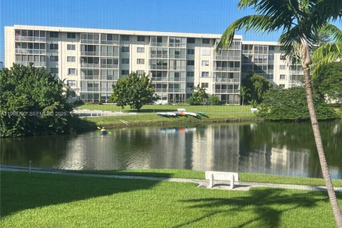 Condominio en venta en Aventura, Florida, 1 dormitorio, 71.35 m2 № 2030792 - foto 4