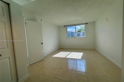 Condominio en venta en Aventura, Florida, 1 dormitorio, 71.35 m2 № 2030792 - foto 23