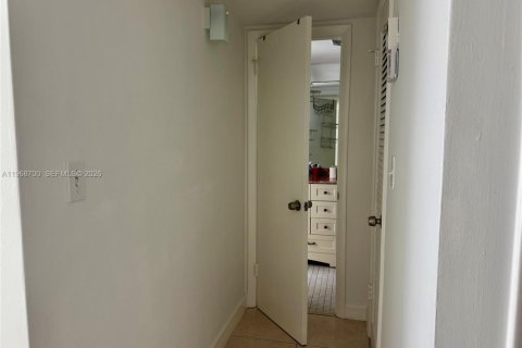 Condominio en venta en Aventura, Florida, 1 dormitorio, 71.35 m2 № 2030792 - foto 15