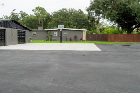 House in Ocoee, Florida 3 bedrooms, 185.62 sq.m. № 1298855 - photo 12