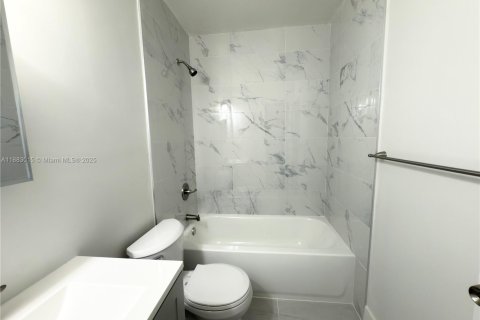 Appartement à louer à Miami, Floride: 2 chambres, 257.34 m2 № 1929558 - photo 12
